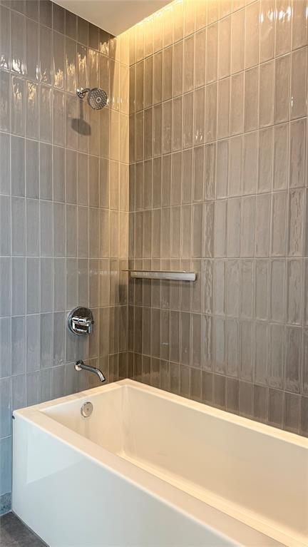 Building Photo - 610 Davis St