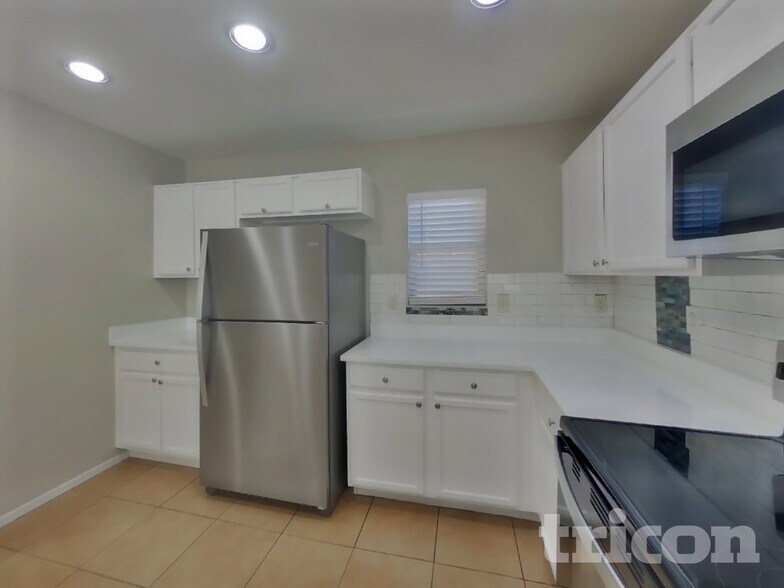 Building Photo - 6327 W Fawn Dr