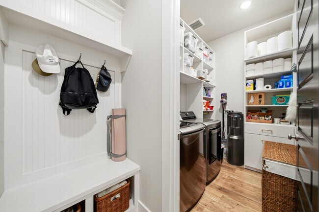 Building Photo - 8902 Iron Forge Rd