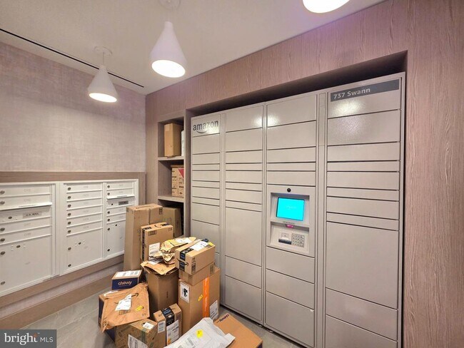 Building Photo - 737 Swann Ave