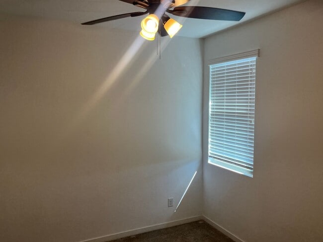 Building Photo - 14052 W Valentine St