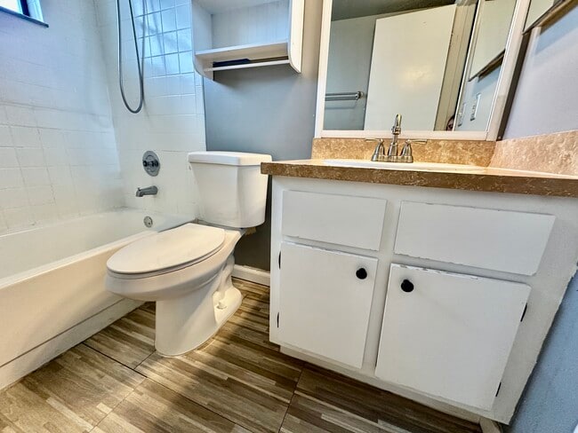 Building Photo - 2570 W 67th Pl