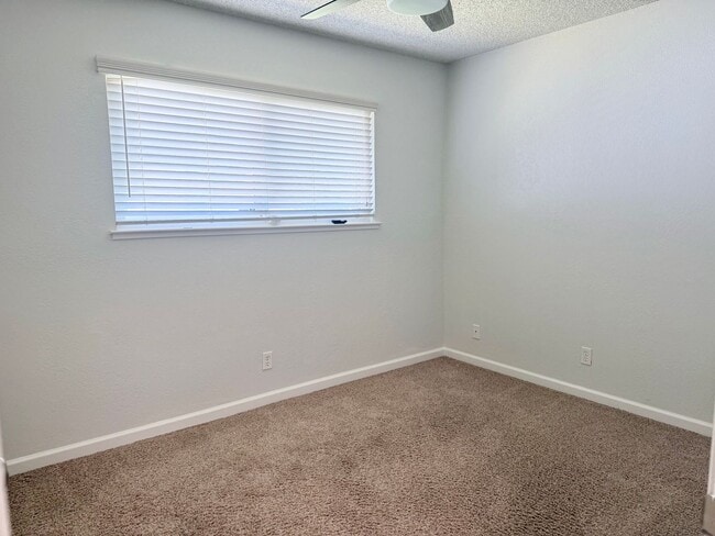 Building Photo - 3-BED 2-BATH WITH SPACIOUS BONUS FAMILY ROOM IN QUIET NEIGHBORHOOD