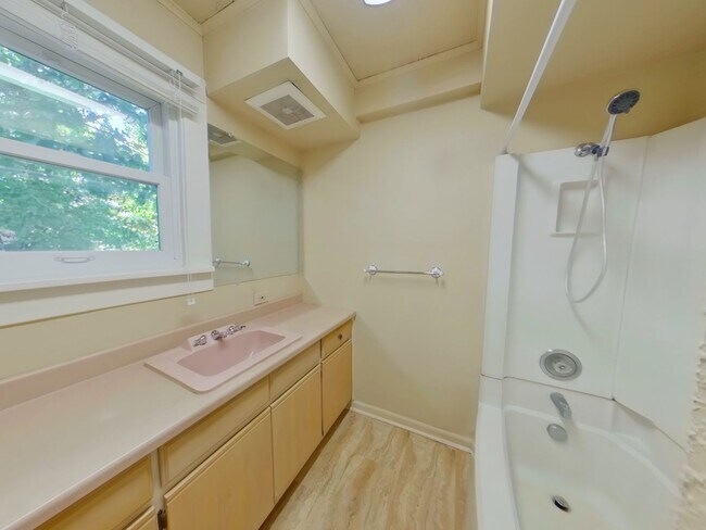 Building Photo - 243 NW 10th St