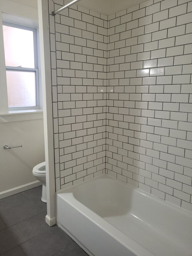 Building Photo - 315-315 Birmingham Ave