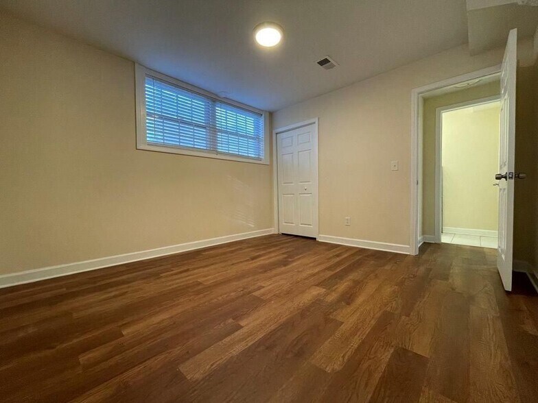 Building Photo - 2106 Pawnee Dr SE