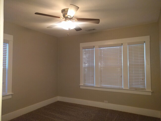 Building Photo - Craftsman Style Dream near Downtown