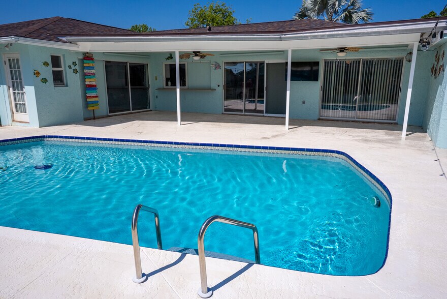 Building Photo - 8679 Merrimoor Blvd