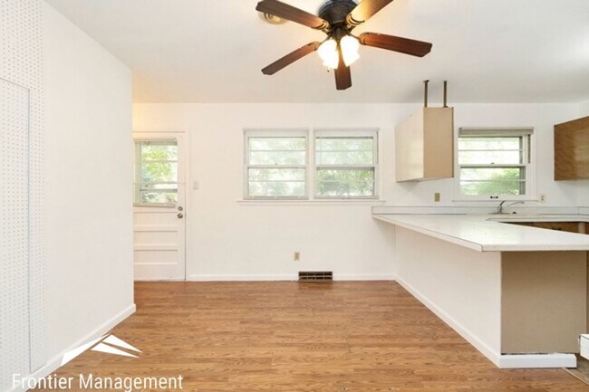 Building Photo - 1733 Vaughn Dr