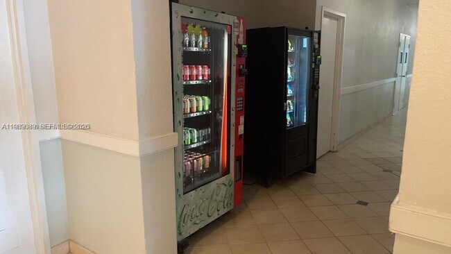 Building Photo - 1351 NE Miami Gardens Dr