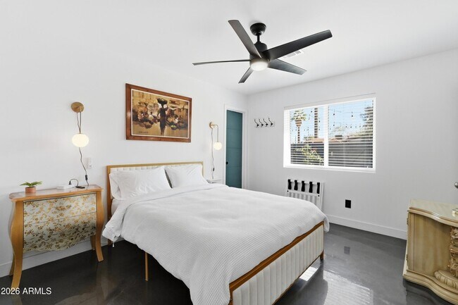 Building Photo - 2812 N 71st Pl