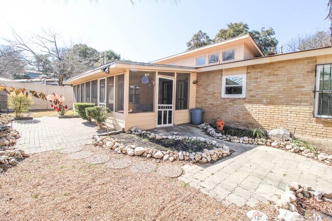 Building Photo - 10323 Quail Meadow St