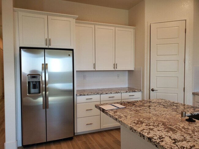 Building Photo - Next Gen Home with main house and guess unit in Spring lake Area