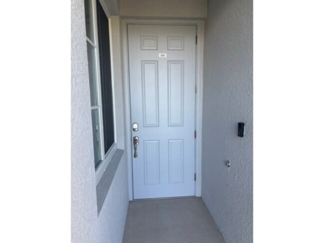 Building Photo - 2 BEDROOM 2 BATH! CONDOMINIUM! Water Inclu...