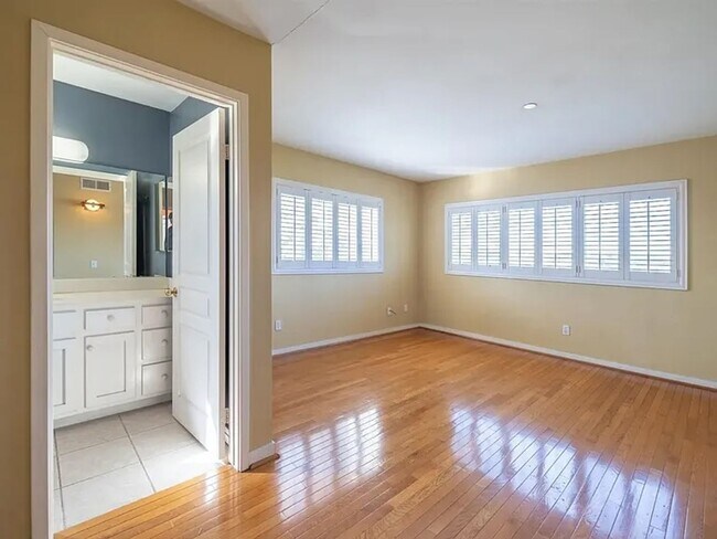 Building Photo - Spacious Golden Hill Townhome with 2-Car Garage & Canyon Views!