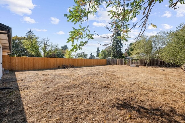 Building Photo - Newly Remodeled West Valley 2 Bed Duplex -...