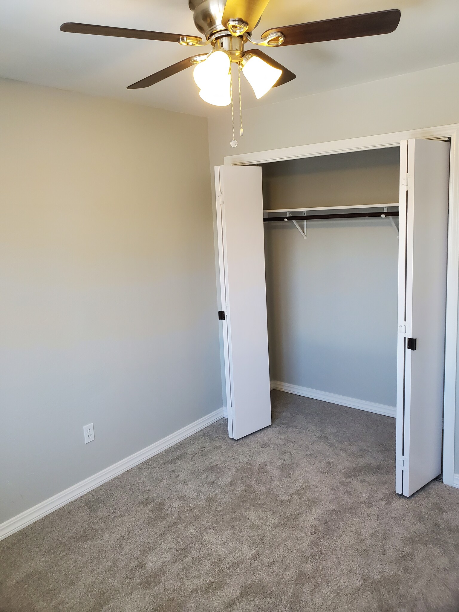 Building Photo - 625 E 22nd Ave