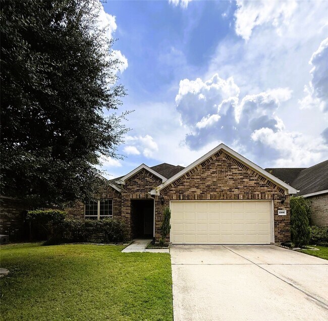 Building Photo - 22646 Triangle Ridge Dr