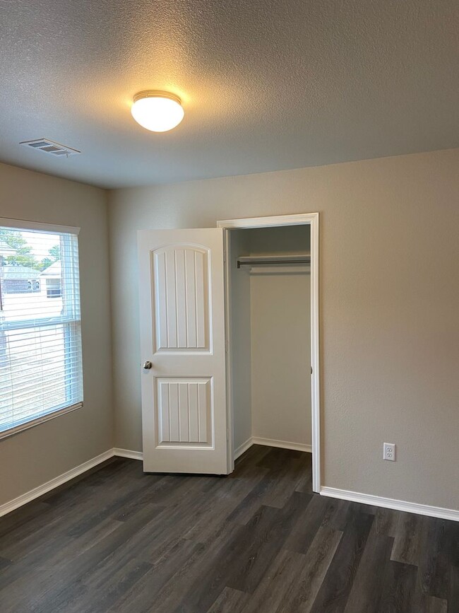 Building Photo - *Pre-leasing* Four Bedroom | Two Bathroom ...