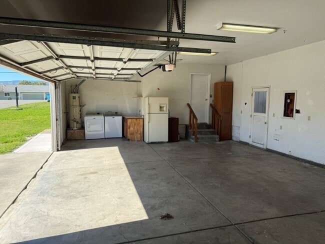 Building Photo - Unique 2 Bedroom Country Property Vacaville *Star Rentals