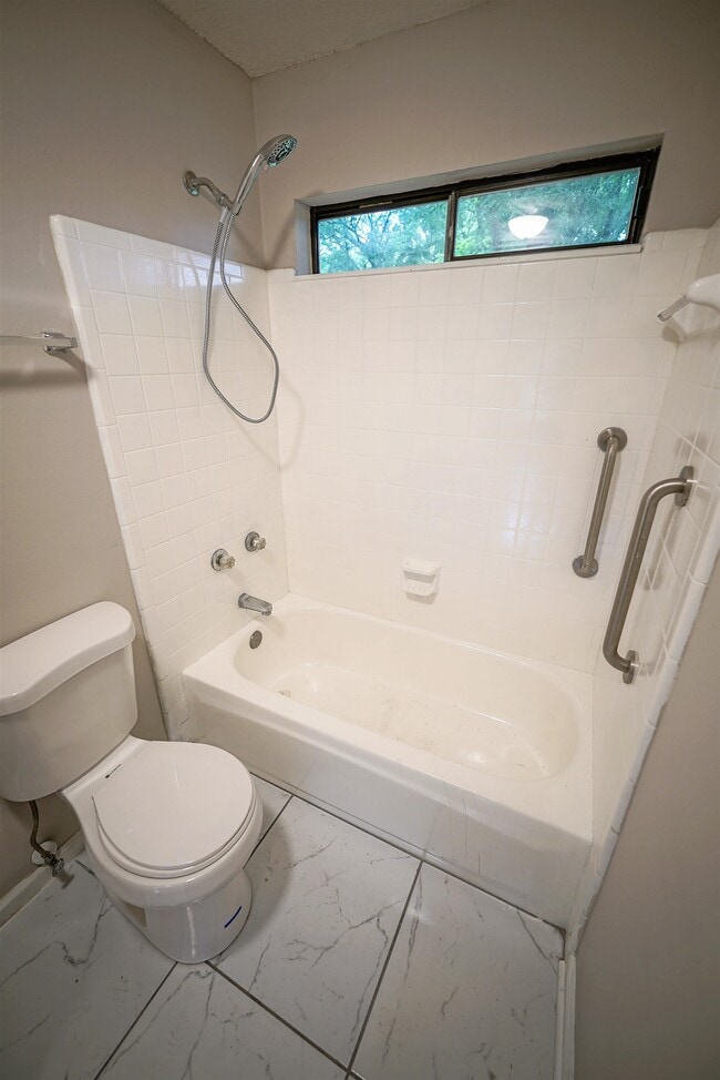 Building Photo - 8407 Lenova Ln