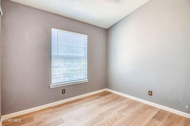 Building Photo - 12325 Tierra Bella Dr