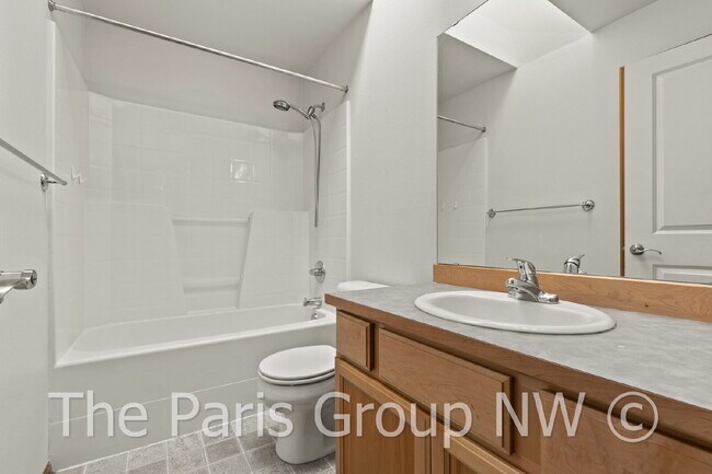 Building Photo - Beautiful Central Bothell Home. Great Floor Plan! Open Lvg Spaces, Office, Bonus Room  + XL Bedro...