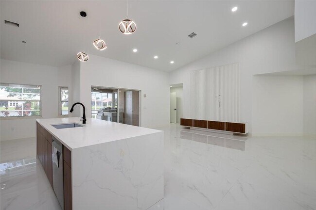 Building Photo - 1268 SW Briarwood Dr