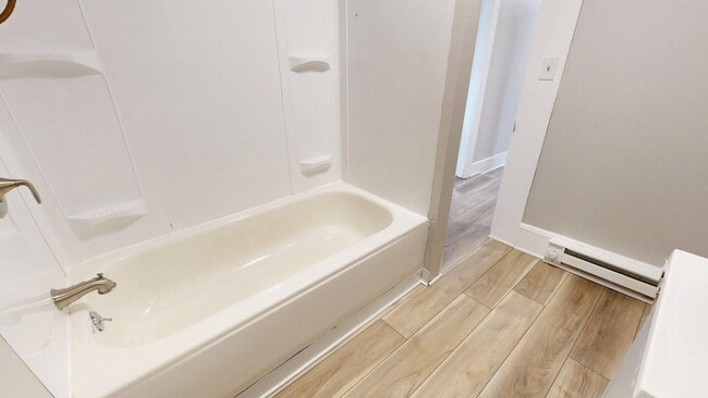 Building Photo - 1031 W.9th St.