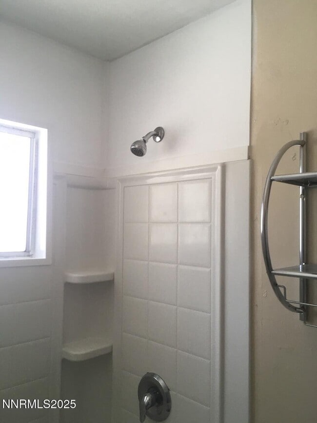 Building Photo - 5031 Catalina Dr