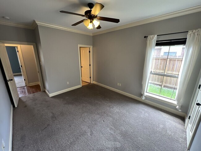 Building Photo - 7335 Oak View Dr.