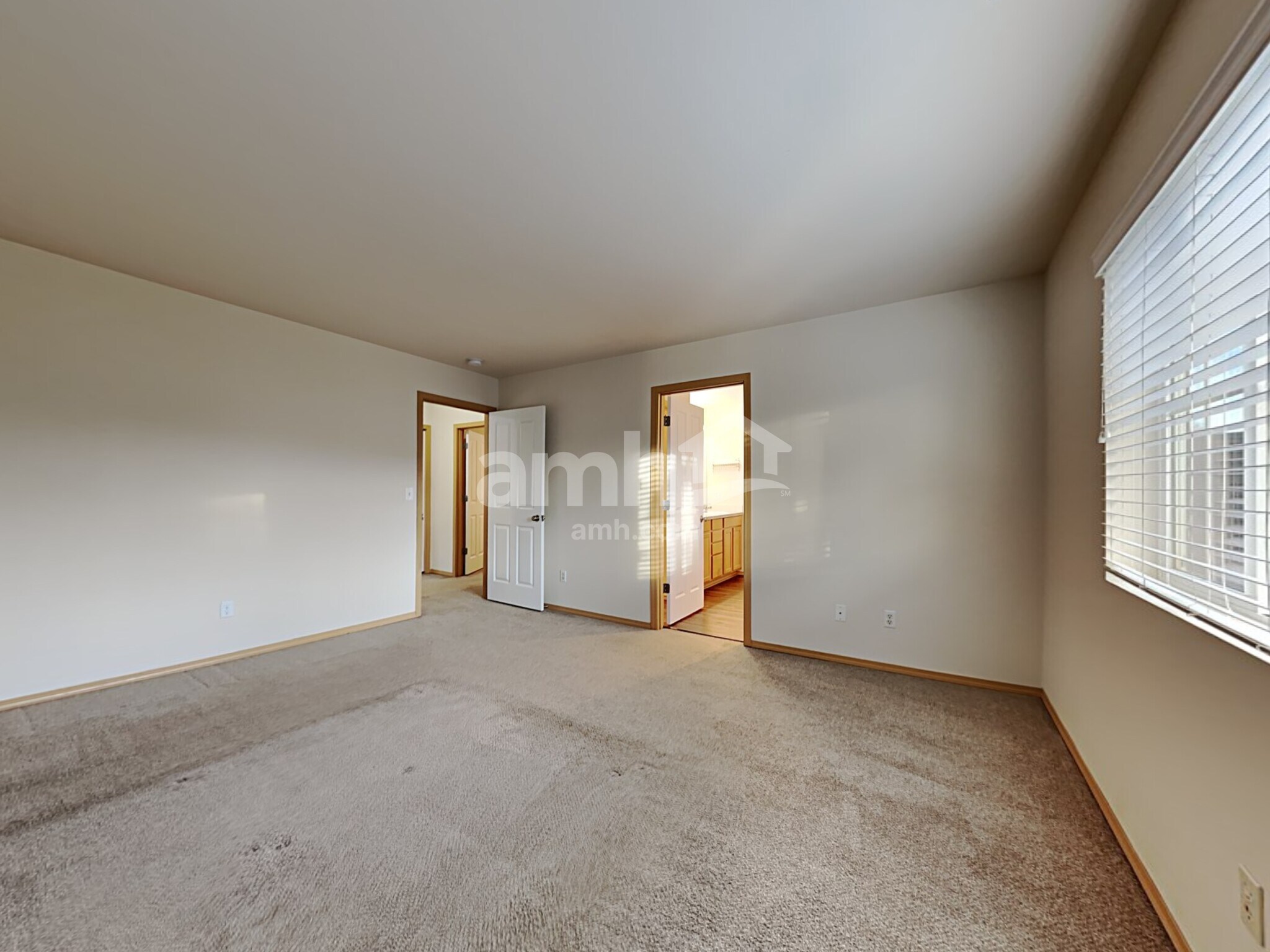 Building Photo - 6215 Park St E