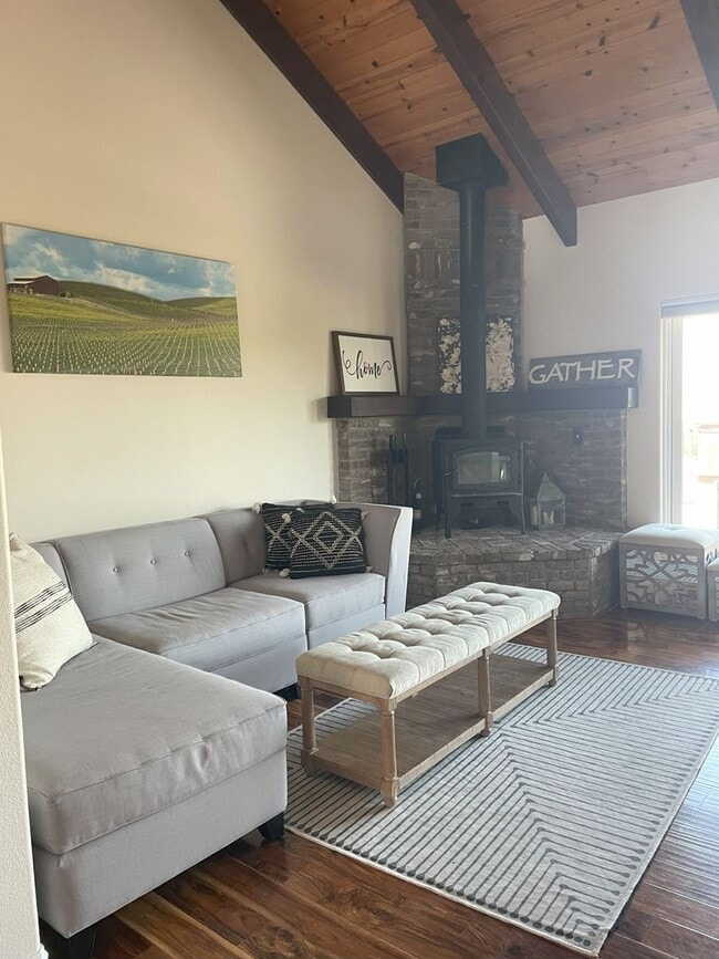 Building Photo - Beautiful 2 Bedrooms Plus Office, 3 Bathro...