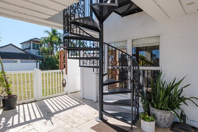 Building Photo - 5949 Seabird Dr S