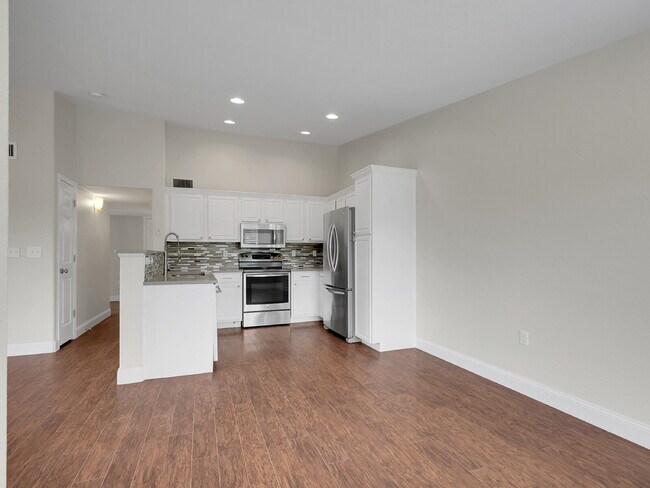 Building Photo - $2,395.00 - 3 Bedrooms, 2Bathrooms, Condo ...