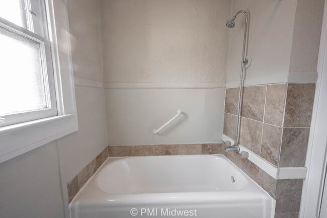 Building Photo - Charming 1-Bedroom Duplex in Indianapolis with Spacious Layout and Convenient Location