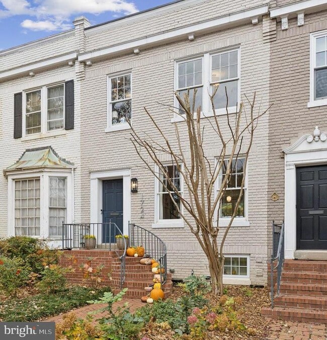 Building Photo - 1724 34th St NW