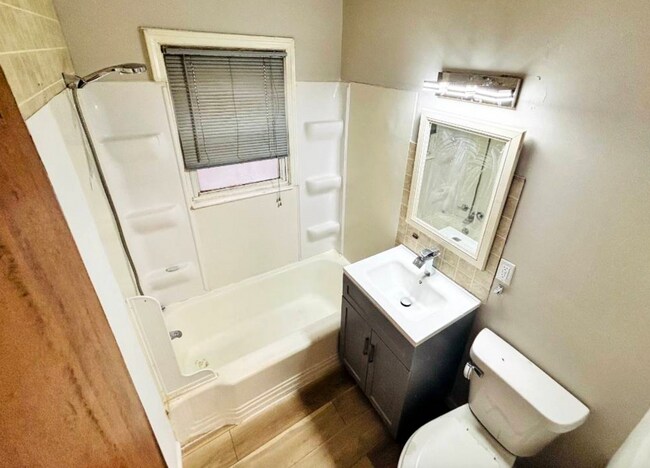 Building Photo - 3337 Court St