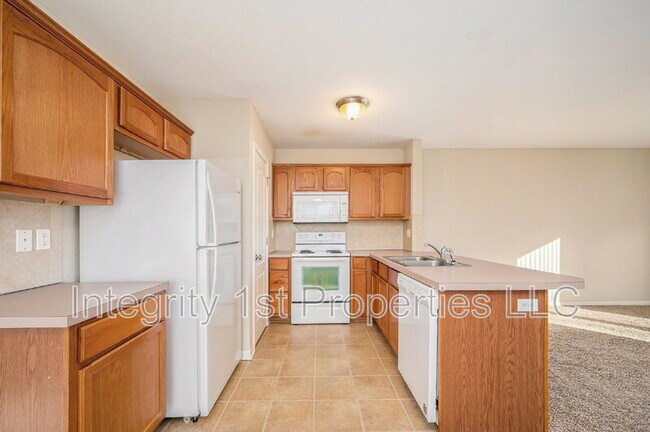 Building Photo - 9105 N Dalton Ave