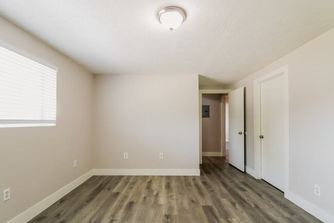 Building Photo - 5408 Hunter Dr
