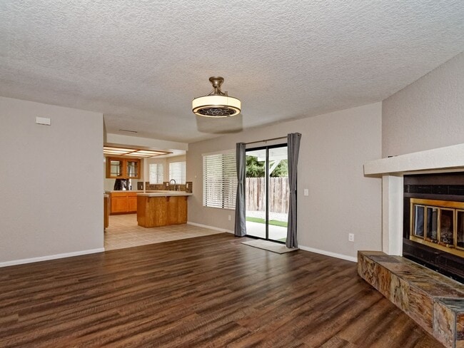 Building Photo - Remodeled Home On Quiet Cul-de-sac