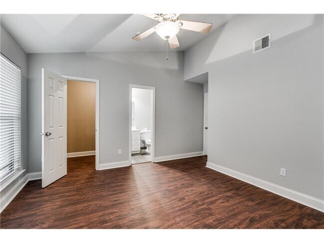 Building Photo - 5107 Leralynn St