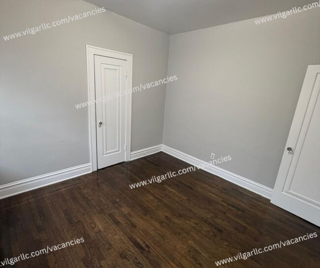 Building Photo - 3 Large Bedrooms • 1 Full Bathroom. A clean, spacious home ready for immediate move-in.