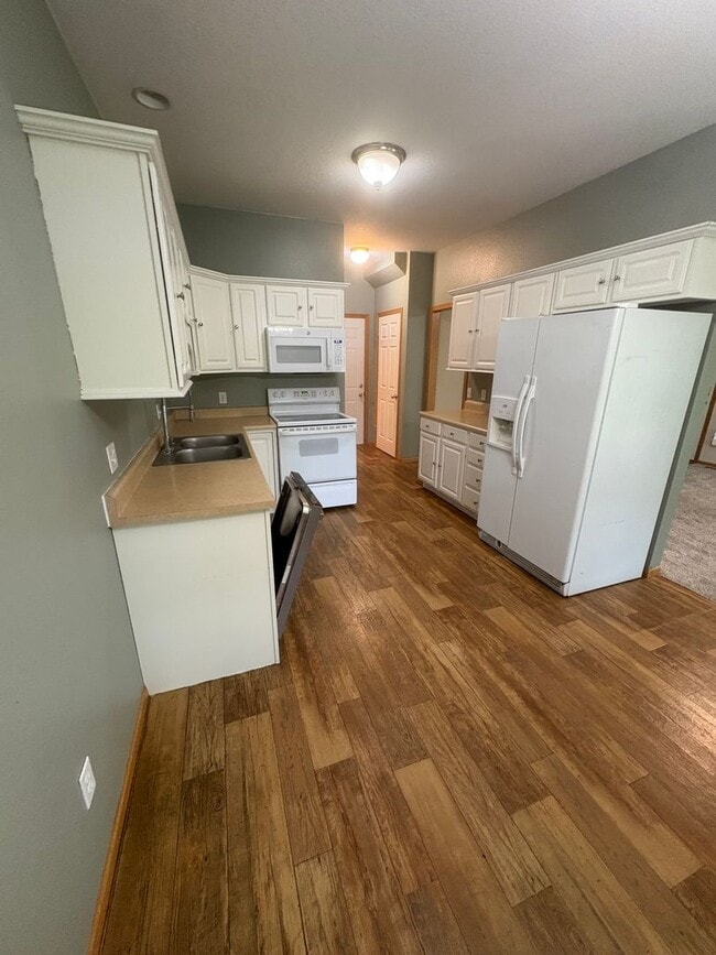 Building Photo - 3 bedroom 2.5 bathroom single family home in Cedar Falls school district