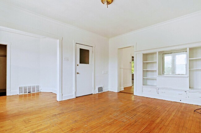 Building Photo - 2860 N 35th St