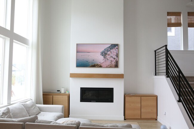 Building Photo - Modern 3 Bedroom Saratoga Springs Home!