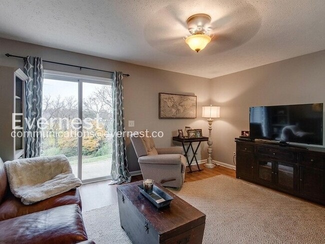 Building Photo - Special Offer: Sign an 8-10 month lease term and take advantage of a $500 move-in discount!/2-Bed...
