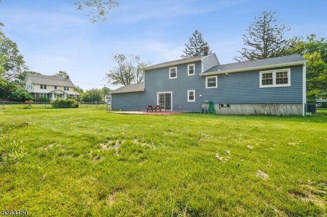 Building Photo - 20 Brookside Pl