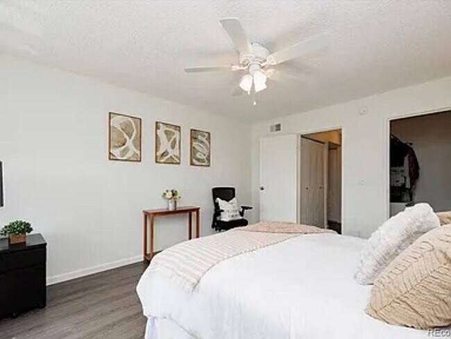 Building Photo - Flexible Condo Living with Loft near Golden!!!