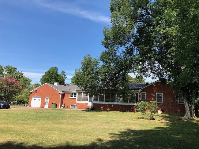 Building Photo - 1619 Jones Blvd